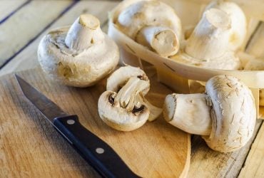 Цю частину в печериць обов'язково треба зрізати перед приготуванням: одиниці знають про це