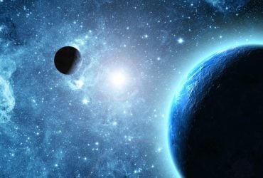 Вокруг Земли танцуют шесть мини-лун: что это такое