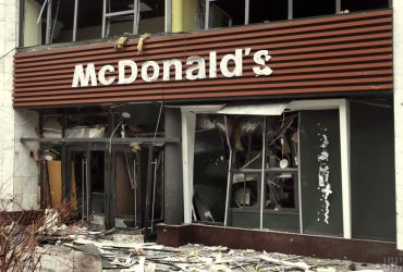 Удар РФ по Києву: пошкоджено перший відкритий в Україні McDonald's
