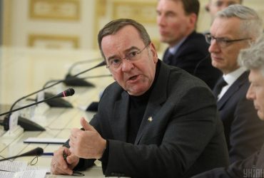 Писториус допускает размещение немецких миротворцев на территории Украины