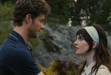 Остроумный и полный сюрпризов: обзор техно-хоррора Компаньон