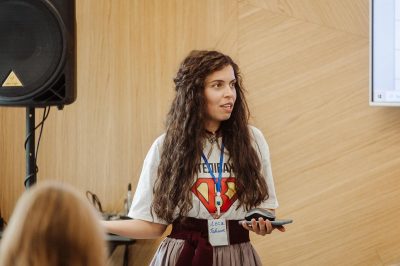 учительница Учительница из Ивано-Франковска вошла в ТОП-50 лучших педагогов планеты —  УНИАН