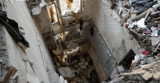 Удар по Сумах - кількість поранених зросла, рятувальники дістали з-під завалів два тіла