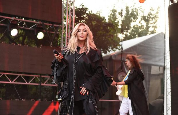 "Шикарний подарунок на новий рік": Ірина Білик заспівала українською хіт "Нас нет" (відео)