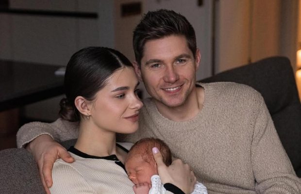 Володимир Остапчук з дружиною закохали мережу у фото з новонародженим сином: "Мамина копія"