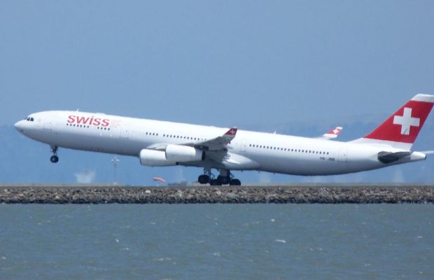 Швейцарський бортпровідник помер через тиждень після аварійної посадки внаслідок задимлення