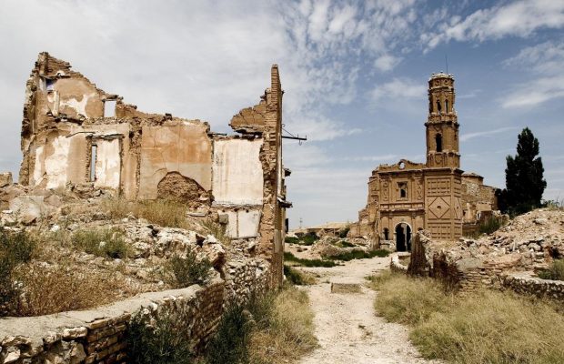 Руйнується майже 90 років: чому варто відвідати неймовірне покинуте місто-привид в Іспанії