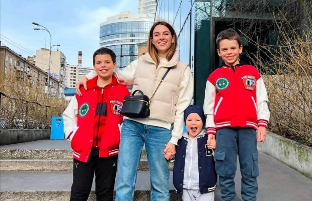 "Розвернули на кордоні": дружину Григорія Решетніка з дітьми не хотіли випускати з України