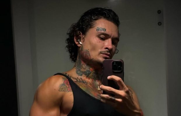 П'яний Моргенштерн на концерті у Франції впав на сцені та поводився неадекватно (відео)