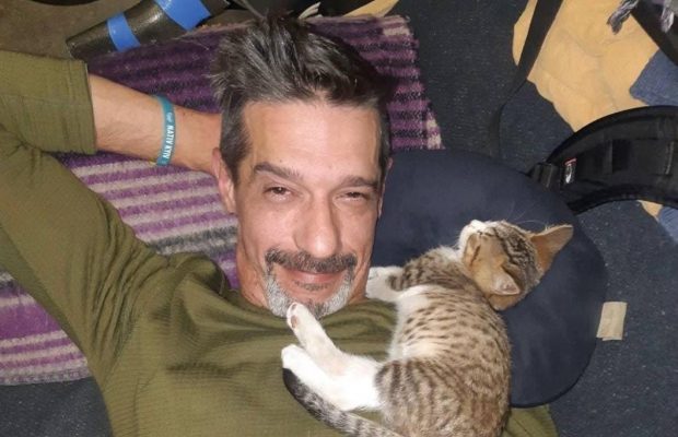 Відомий український актор-воїн зазнав поранення на фронті: що відомо