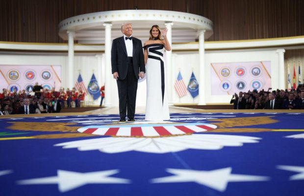 Дональд Трамп показав фото з дружиною 20-річної давнини: який вигляд мала відома пара