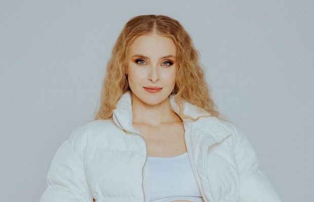 Зірка серіалу "Кріпосна" потрапила до лікарні з новонародженою донькою: що сталося