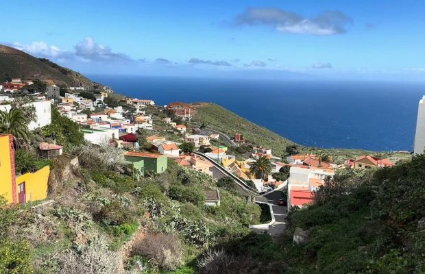 Багата природа та середньовічні замки: названо острів у Європі, де цілий рік панує весна