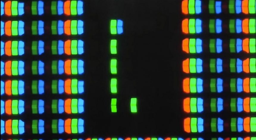 Программист сделал самую маленькую версию "Змейки", для игры понадобится микроскоп