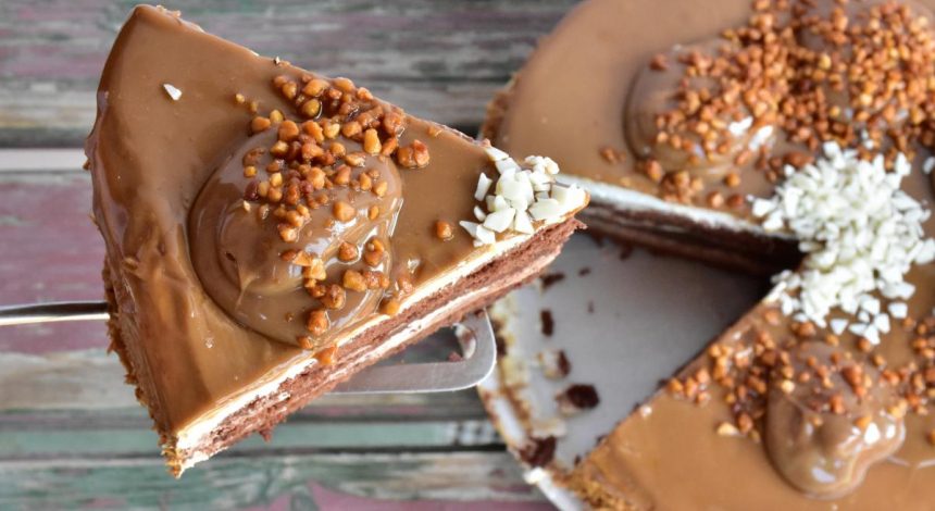 Самый вкусный бисквитный торт со сгущенкой: готовим десерт за 15 минут