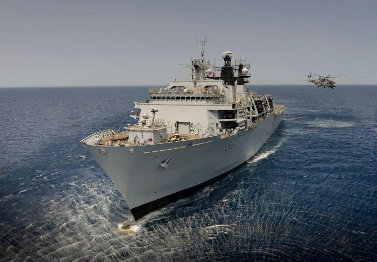 HMS Bulwark ship will sell Brazil / photo wiki