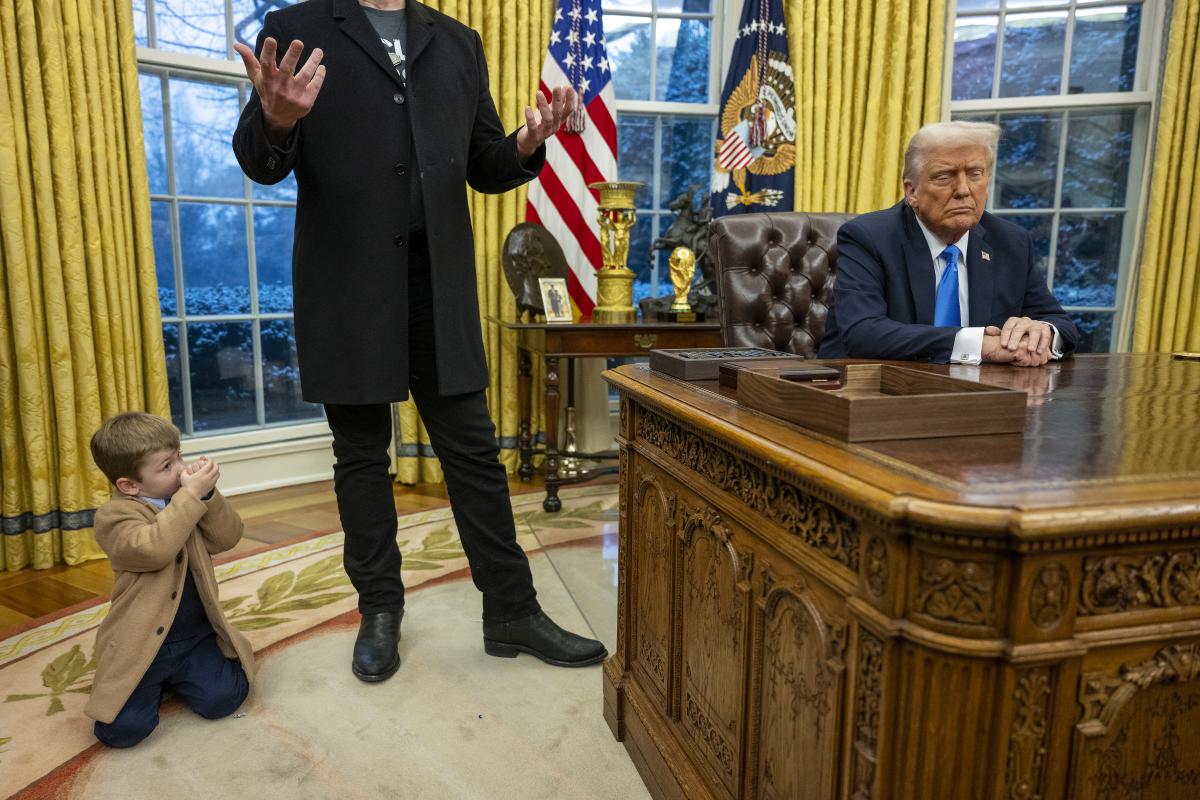 Сын Маска в кабинете Трампа / фото Getty Images Сын Маска в кабинете Трампа / фото Getty Images
