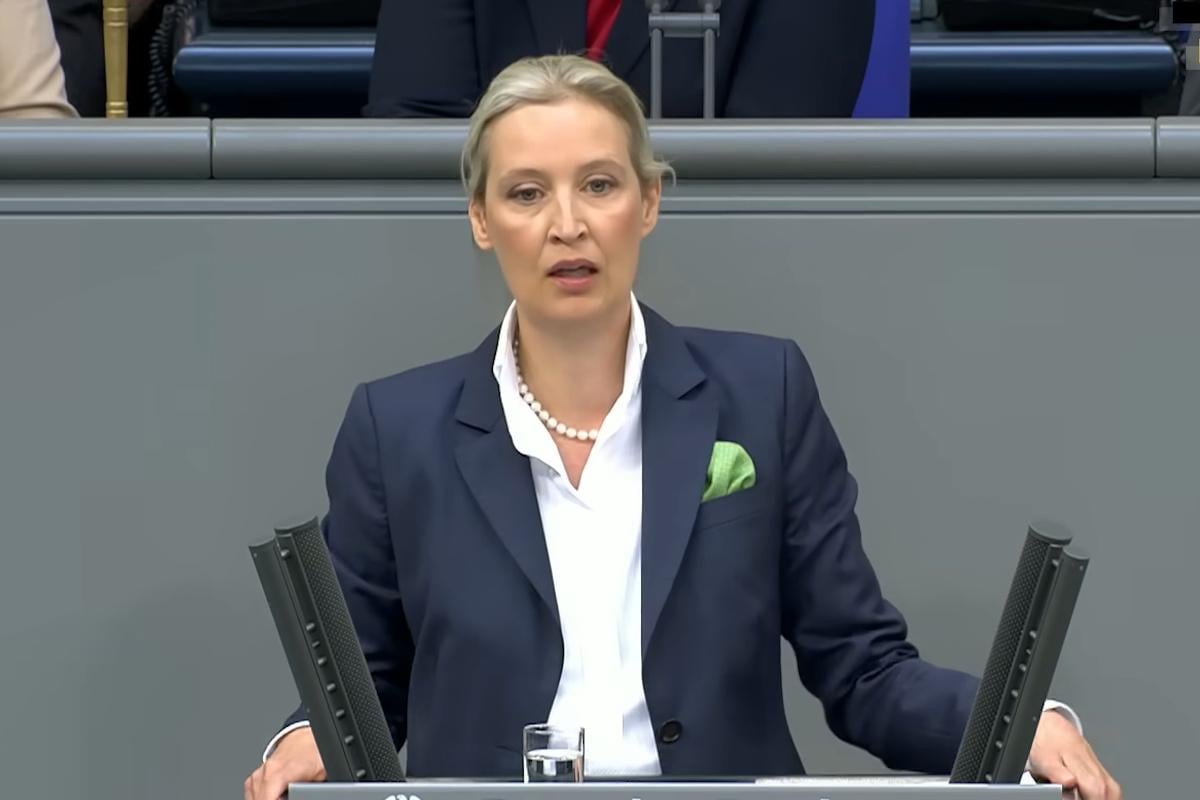 Лидер АдГ пообещала прекратить помощь Украине и вернуть украинцев домой Лидер АдГ пообещала прекратить помощь Украине и вернуть украинцев домой