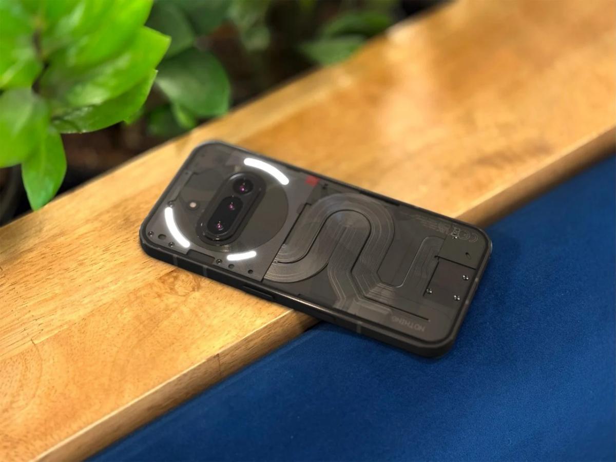 Nothing Phone (3a) с тройной камерой показали "вживую" / фото Yanko Design