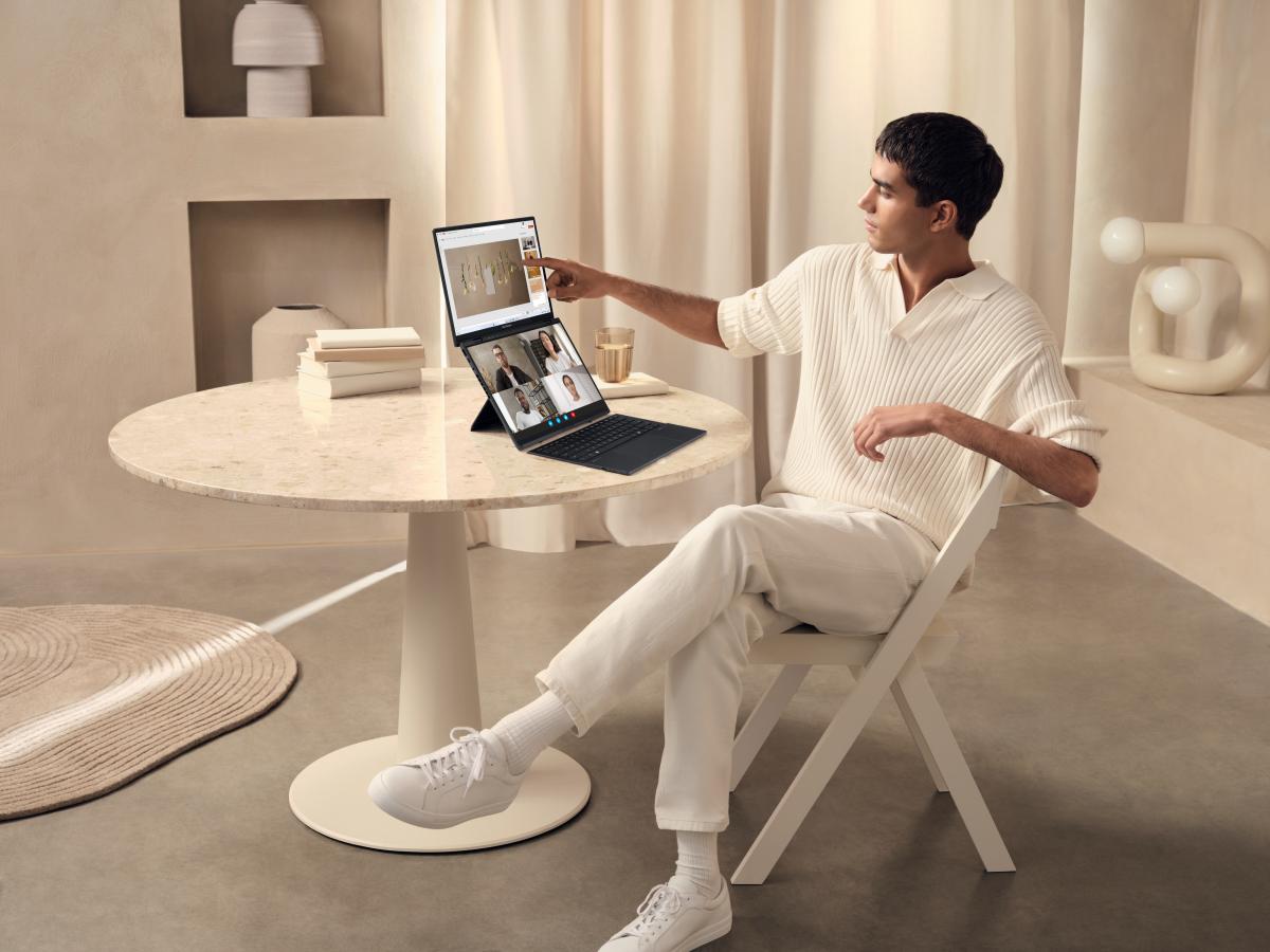 ASUS представила оновлену версію інноваційного ноутбуку Zenbook DUO із двома екранами ASUS представила оновлену версію інноваційного ноутбуку Zenbook DUO із двома екранами