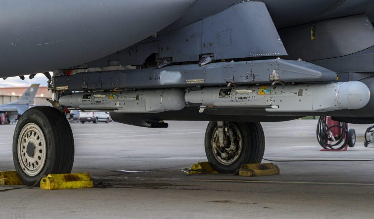 Новый вариант призван расширить тактическую гибкость бомбы / US Air Force Новый вариант призван расширить тактическую гибкость бомбы / US Air Force