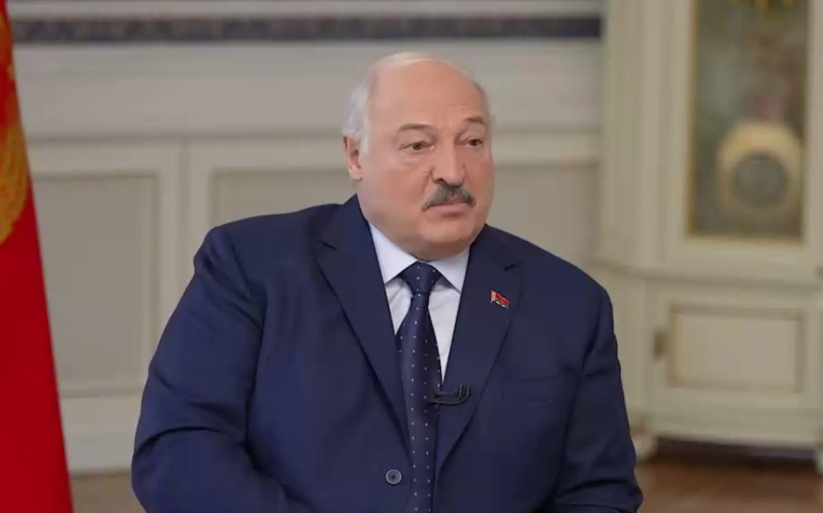 Лукашенко оголосив про запуск виробництва снарядів для артилерії і 'Градів'