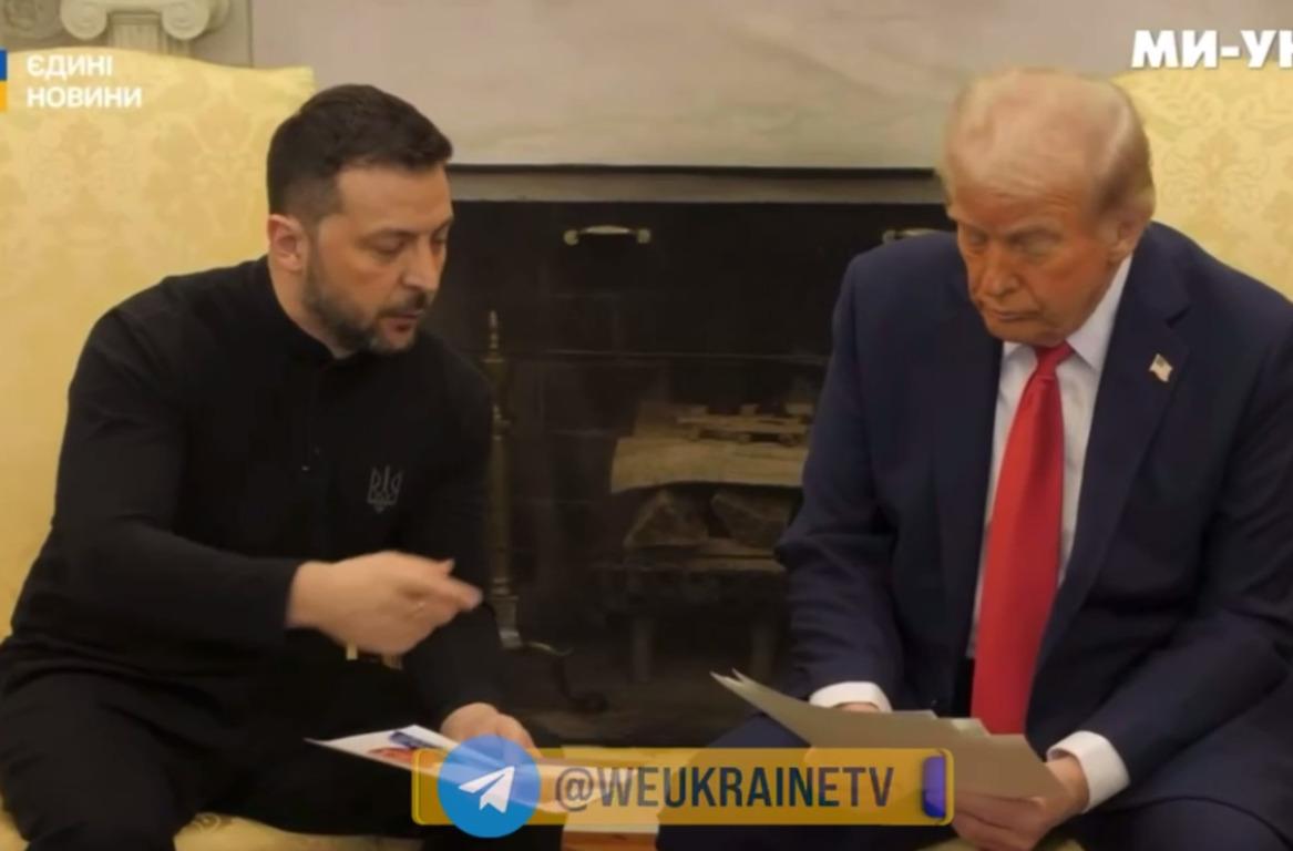 Зеленский показывает Трампу фото пленных / скриншот Зеленский показывает Трампу фото пленных / скриншот