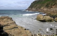 Пляж, покрытый "яйцами динозавров": названо загадочное место в Англии, которое стоит посетить