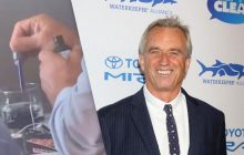 Кандидата Трампа на пост главы Минздрава застали за потреблением странного синего вещества