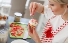 Цей рецепт був у блокноті кожної радянської господині: тістечко "Кошик" за ГОСТом