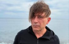 Солісту російського гурту "Бі-2", який підтримує ЗСУ, підпалили двері квартири (відео)