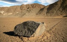 Таємниця, яку складно розгадати: у Долині Смерті величезні камені рухаються самі по собі