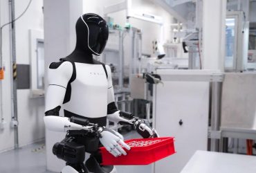 Илон Маск обещает 10 000 человекоподобных роботов Optimus уже в 2025 году