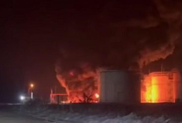 На Кубани загорелся НПЗ после прилета дронов (видео)