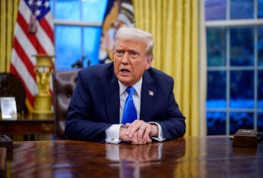 Трамп змінює політику США щодо України: в AP вказали на ознаки