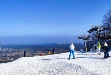 Чи є сніг на Буковиці: гірськолижні курорти Львівщини в умовах теплої зими (фоторепортаж, відео)