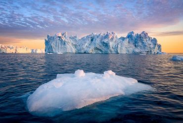 Ледниковый щит Гренландии распадается на части: ученый предупредил о серьезных последствиях