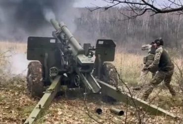 Бойцы бригады Лють воюют на американских пушках времен Второй мировой