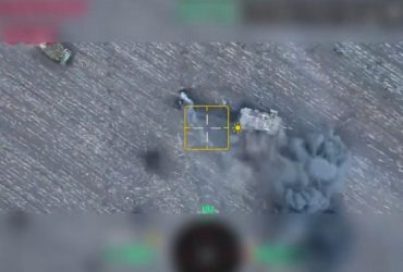 Заїхали на мінне поле: морпіхи розправились з колоною бронетехніки росіян (відео)