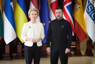 Глава Єврокомісії анонсувала нові пакети фінансової та військової допомоги Україні