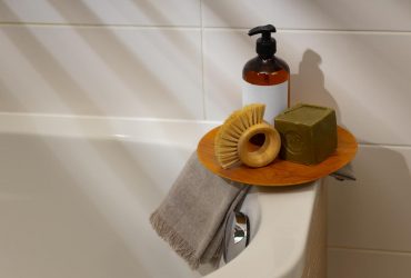 За две минуты станет белоснежной: мама подростка показала, как моет ванну