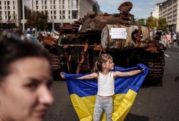 Понад 60% українців готові терпіти війну стільки, скільки потрібно, - опитування