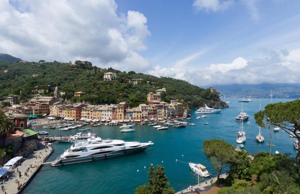 В італійському містечку відпочивали найбагатші люди світу, зокрема Маск: у чому його секрет