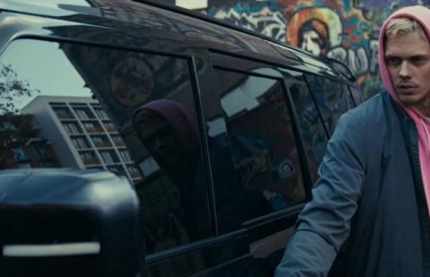 "Під замком": вийшов трейлер психологічного горора з Біллом Скашґордом і Ентоні Гопкінсом