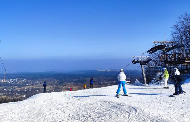 Чи є сніг на Буковиці: гірськолижні курорти Львівщини в умовах теплої зими (фоторепортаж, відео)