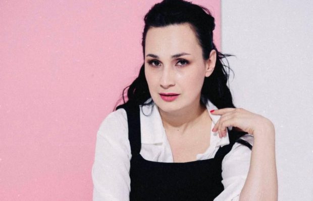 Українську співачку збили на пішохідному переході (відео)