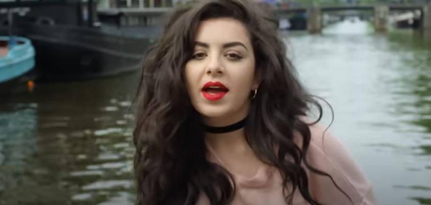 Співачка Charli XCX стала тріумфаторкою вечора / скріншот YouTube