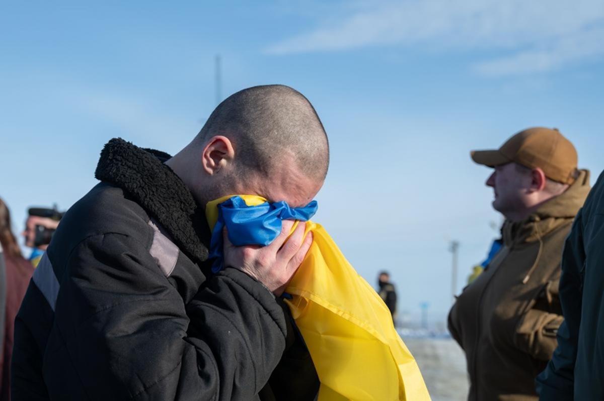 На сегодня в плену РФ находятся десятки тысяч украинцев - не только военных, но и гражданских / фото Офис президента