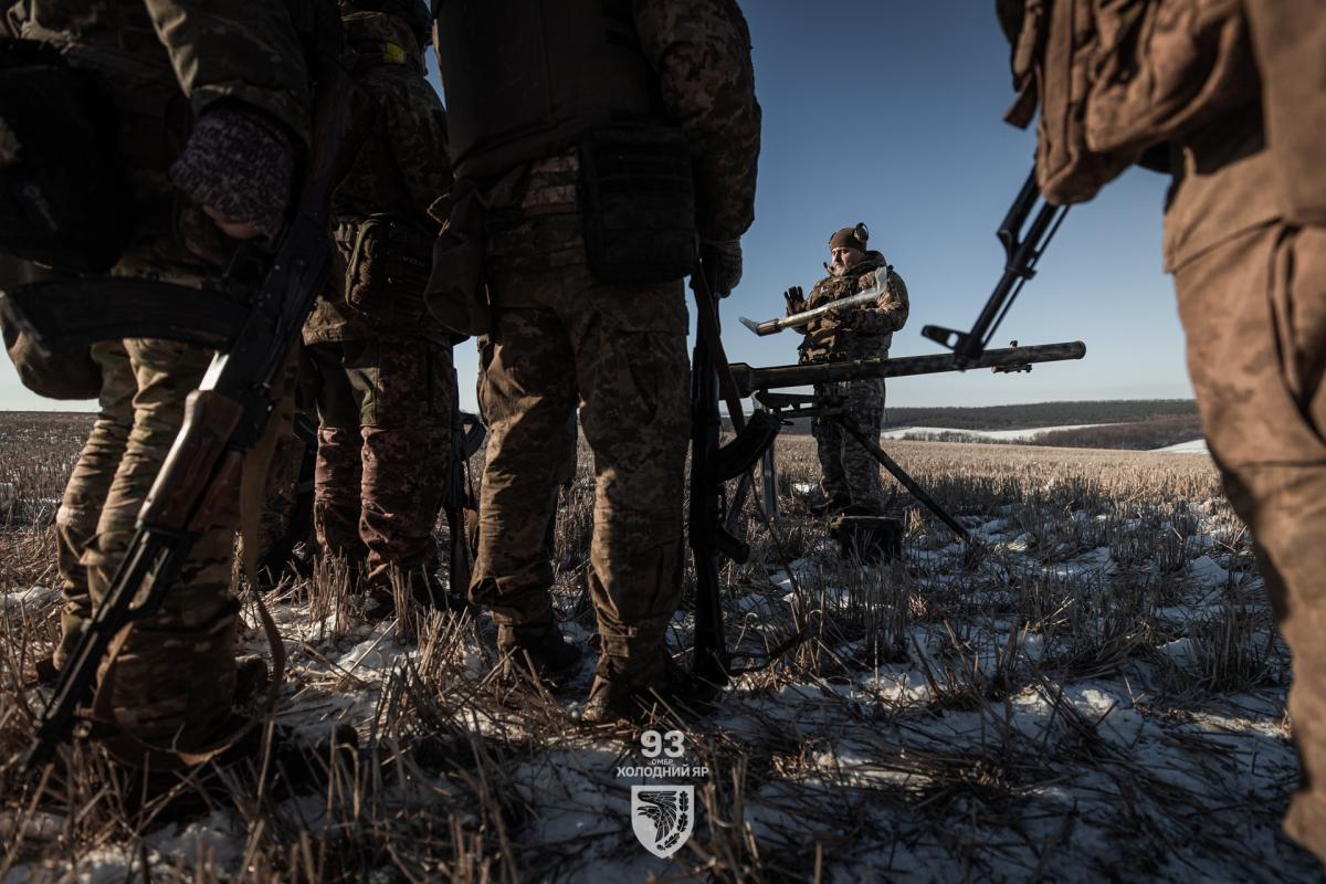 Украинским военным трудно представить, как сотни тысяч людей по обе стороны линии фронта вдруг опустят оружие / фото 93 ОМБр Холодный Яр Украинским военным трудно представить, как сотни тысяч людей по обе стороны линии фронта вдруг опустят оружие / фото 93 ОМБр Холодный Яр