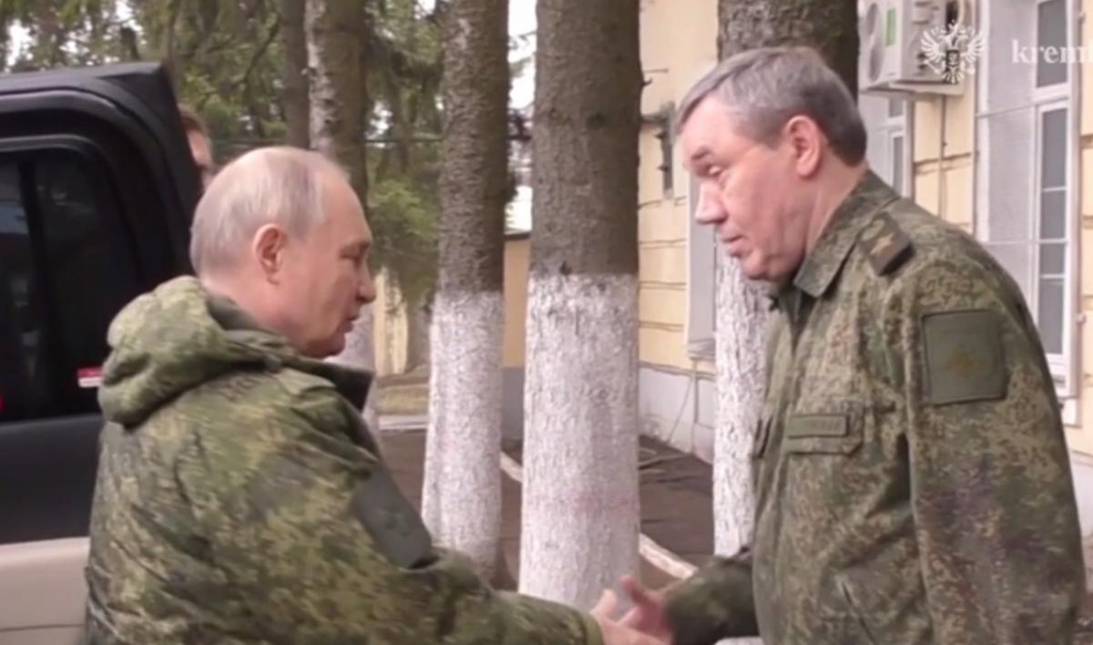 'Щиро вважає, що керує світом': в ОП оцінили візит Путіна в Курську область 'Щиро вважає, що керує світом': в ОП оцінили візит Путіна в Курську область